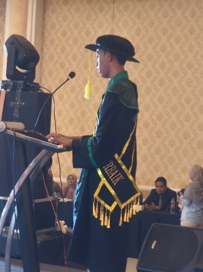 Ibnu Umar Fahdri, Mahasiswa Tadris IPS, Sukses Raih Predikat Lulusan Terbaik FITK