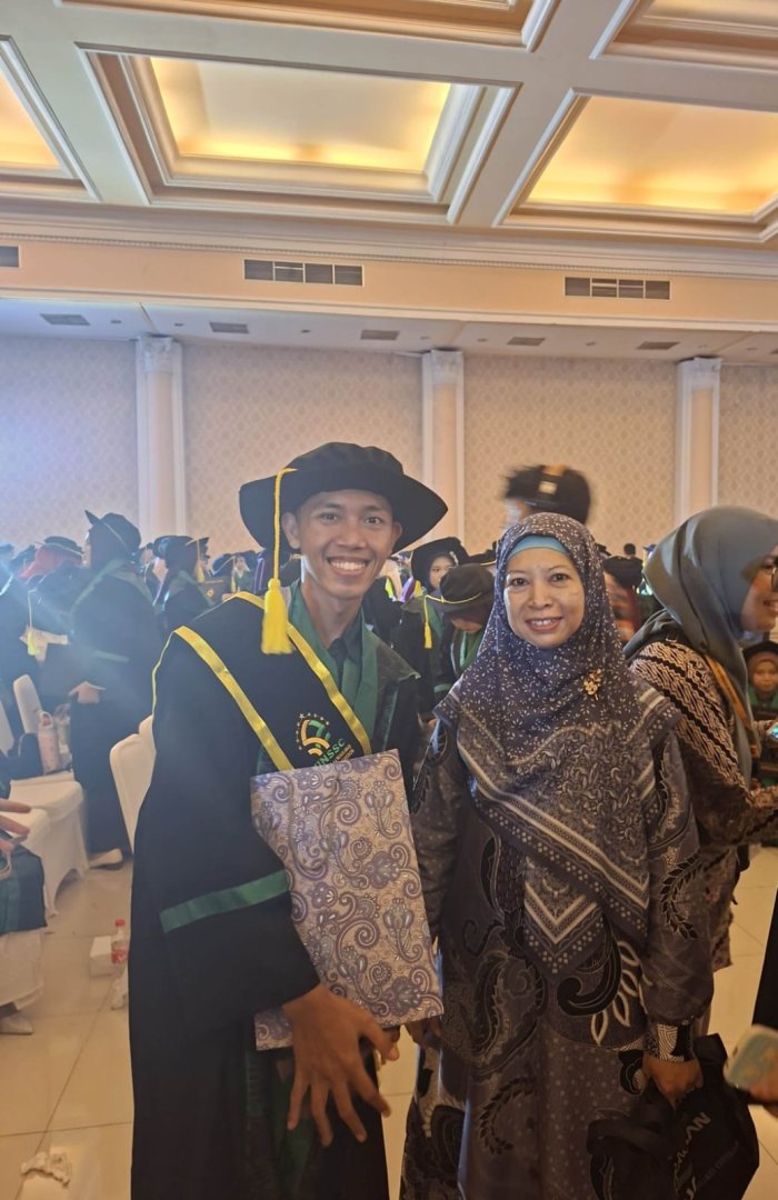 Ibnu Umar Fahdri, Mahasiswa Tadris IPS, Sukses Raih Predikat Lulusan Terbaik FITK